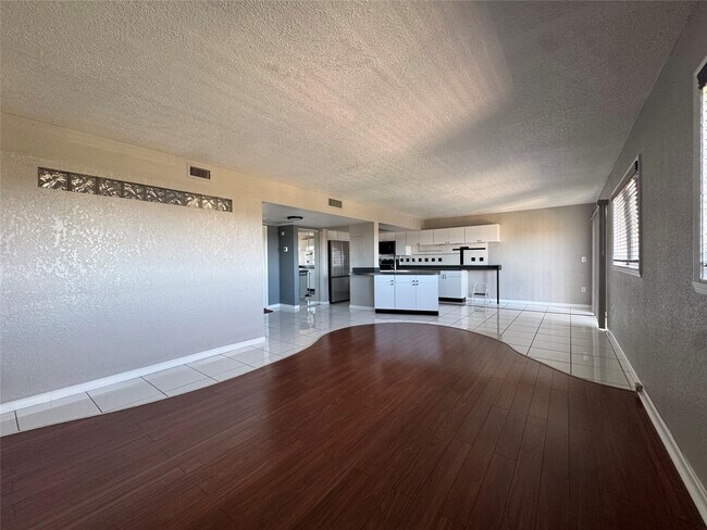 Building Photo - 701 NW 19th St