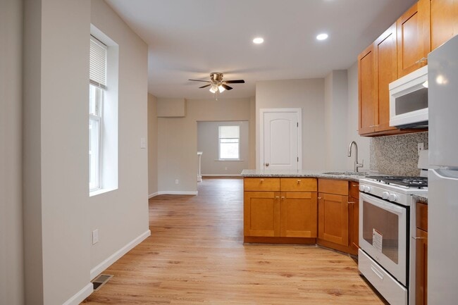 Building Photo - ???Newly Renovated MODERN 3BR and 1.5Bath ...
