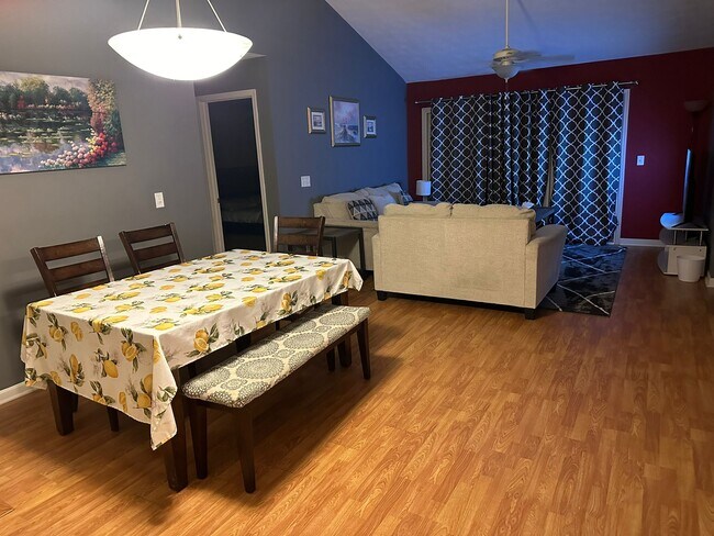 Building Photo - 4611 Court Yard Dr