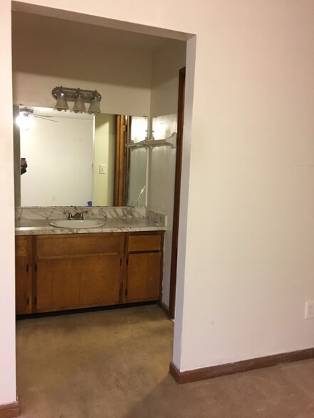 Building Photo - 3405 Tarragon Dr