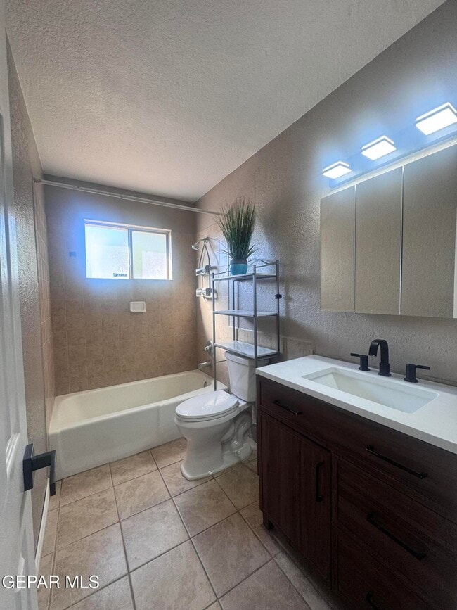 Building Photo - 701 Porras Dr