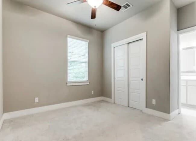 Building Photo - Townhome For Rent Half off deposit for OCT...