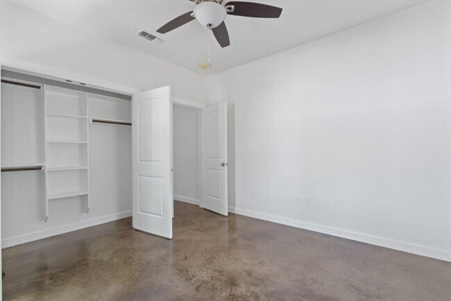 Building Photo - 319 Lamaloa Ln