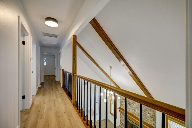 Building Photo - 5714 Spanish Oak Dr