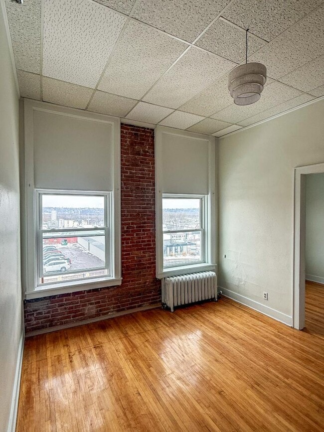 Building Photo - 10 1/2 N Minnesota St