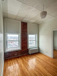 Building Photo - 10 1/2 N Minnesota St