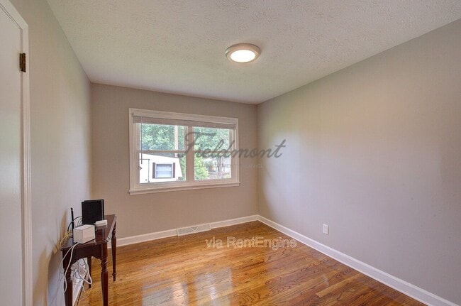 Building Photo - 301 Bannister St