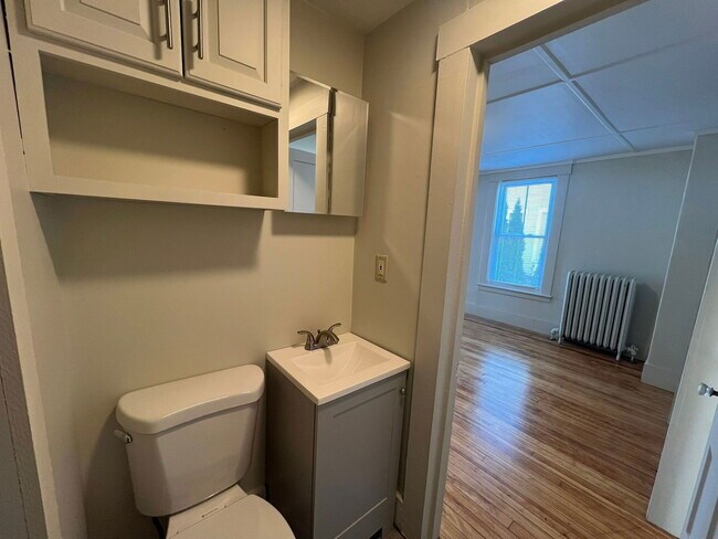 Building Photo - 86-88 N State St