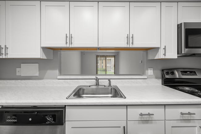 Chesterfield Place Apartments | One Bedroom Remodel | Kitchen Interior - Chesterfield Place Apartments