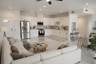 Building Photo - Solana Apartments