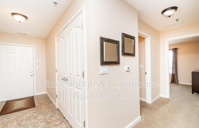 Building Photo - 201 Stonebench Cir