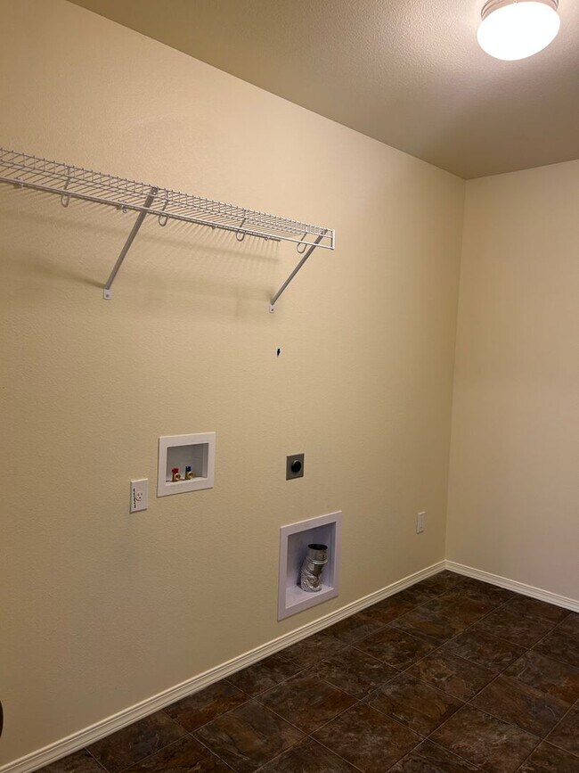 Building Photo - Brand New Home