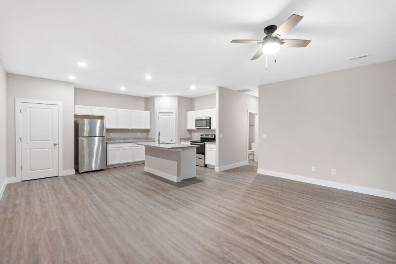 Building Photo - 5120 N Cypress St