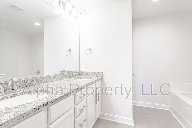 Building Photo - 502 Milbury Way