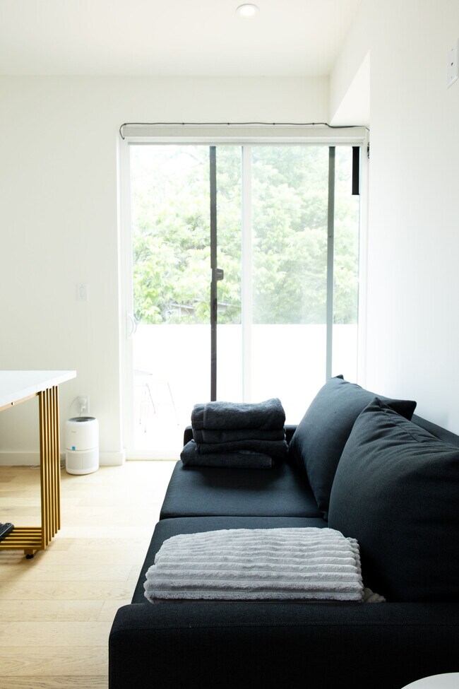 Building Photo - 507 S Park Dr