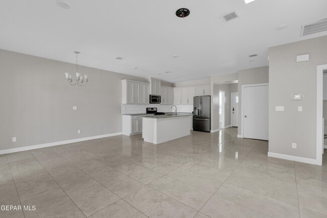 Building Photo - 815 TS Daniel Cadena Dr