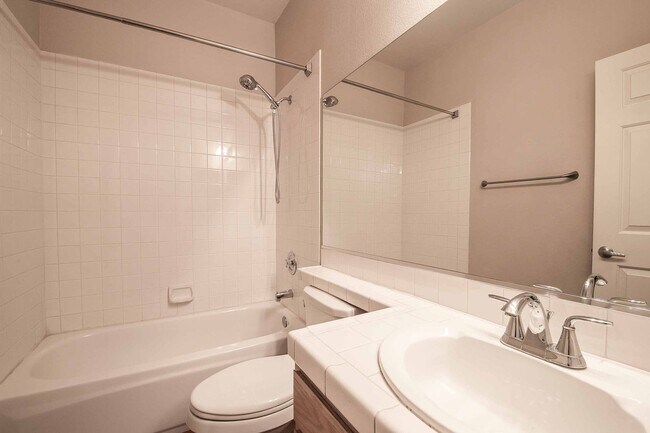 Building Photo - GORGEOUS SUMMERLIN POOL HOME FOR LEASE!