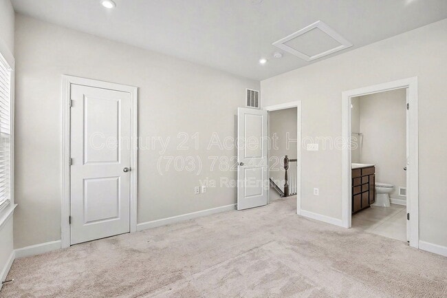 Building Photo - 2838 Dart Dr