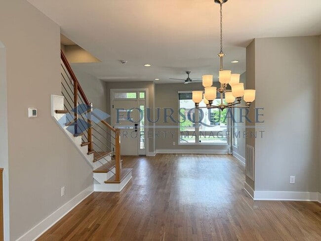Building Photo - Beautiful  3-Bed / 3.5-Bath End-Unit Townhome with Rooftop Patio, Skyline Views & Climate-Control...