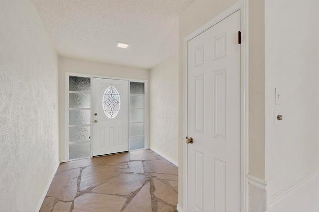 Building Photo - 2800 Hedgeway Dr