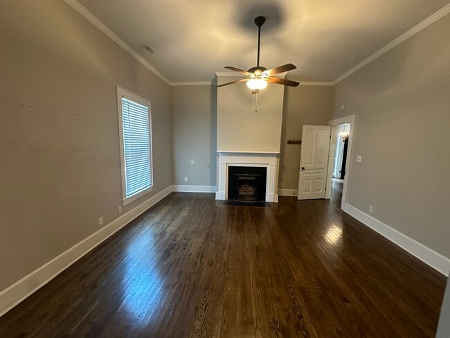 Building Photo - 600 W Mountain St