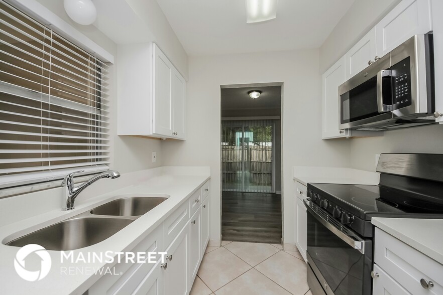 Building Photo - 3423 Silverwood Dr