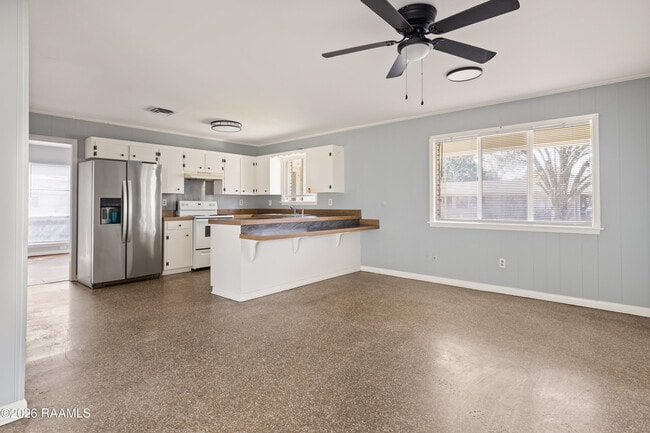 Building Photo - 207 Ashwood Dr