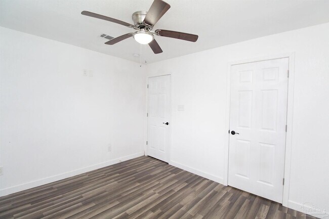 Building Photo - 6037 Syrcle Ave