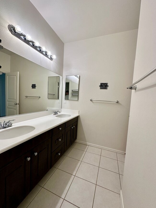 Building Photo - Beautiful 3 Bedroom 2 Bathroom Dove Creek Community Single Family Home in Atascadero Available 8/...