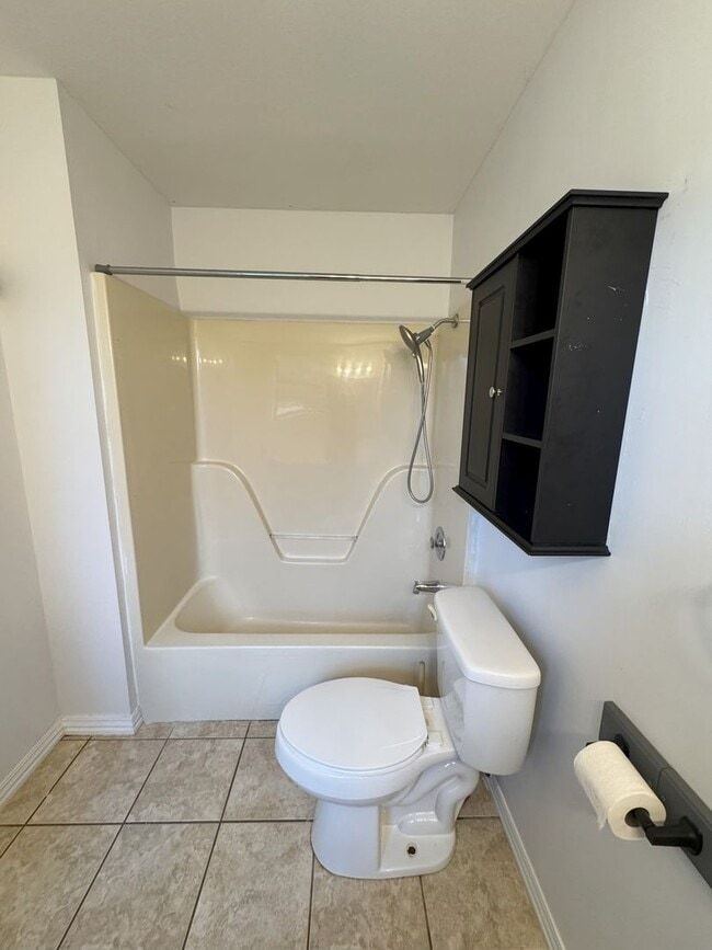 Building Photo - Beautiful home, newly updated near schools