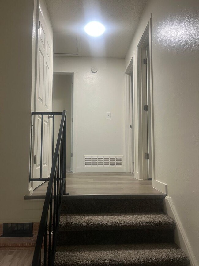 Building Photo - Available Now-4BR/2BA SINGLE FAMILY HOME