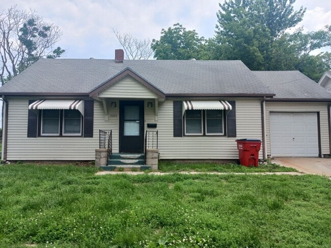 Primary Photo - 2bdr/1bth house in Independence, MO