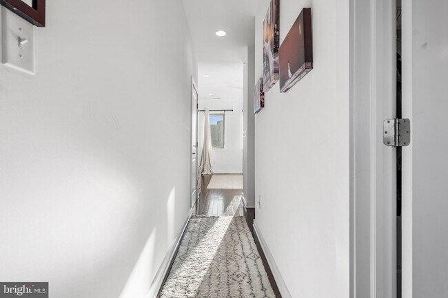 Building Photo - 2013 E York St