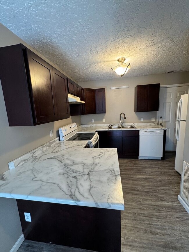 Building Photo - Charming South Campus Place Townhome!