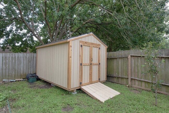 Building Photo - 2914 Tarpon Dr
