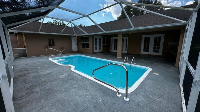 Building Photo - SPACIOUS 4-BEDROOM HOME WITH SCREENED POOL IN SE CAPE CORAL