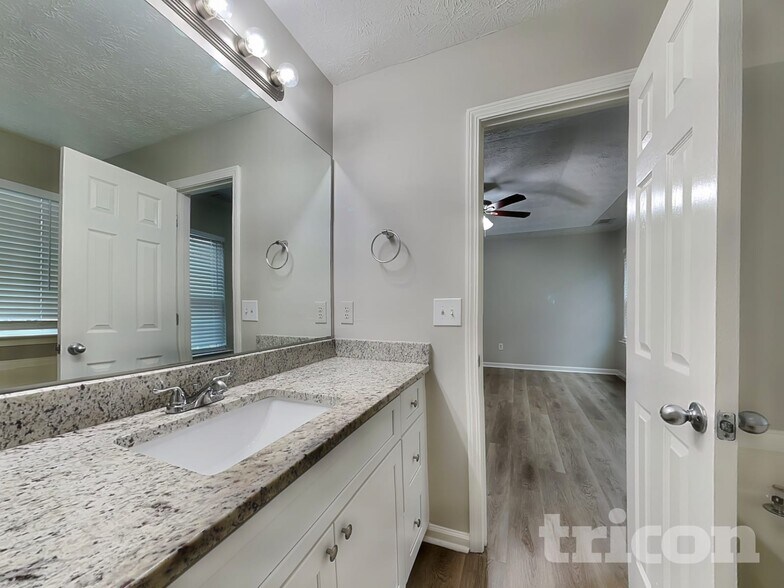 Building Photo - 1528 Cardinal Ln