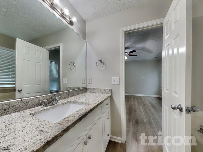 Building Photo - 1528 Cardinal Ln