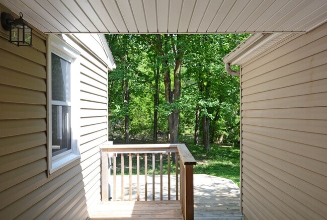 Building Photo - Beautiful 4 Bed 2.5 Bath Home in Minnetonka!
