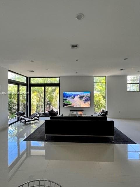 Building Photo - 909 NE 16th Terrace