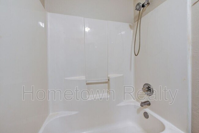 Building Photo - 1704 Tudor Dr