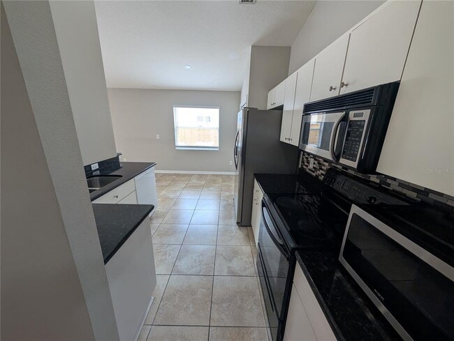 Building Photo - 913 Stallion Way