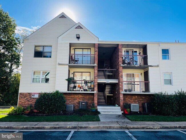 Building Photo - 202 Chesterfield Ln