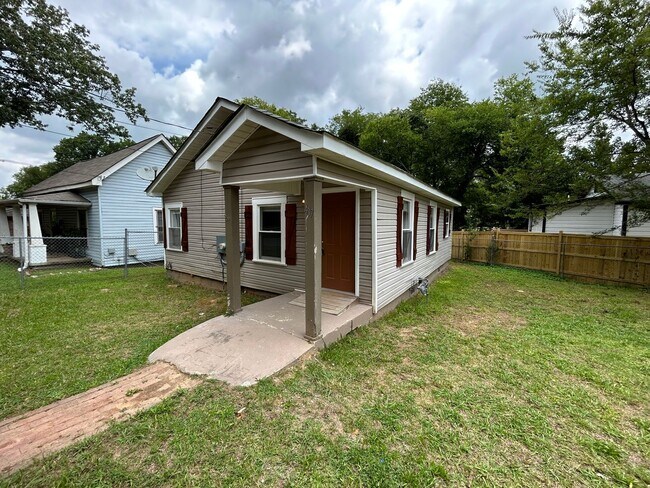 Primary Photo - Updated 3/1 House in South Rome- $1,095
