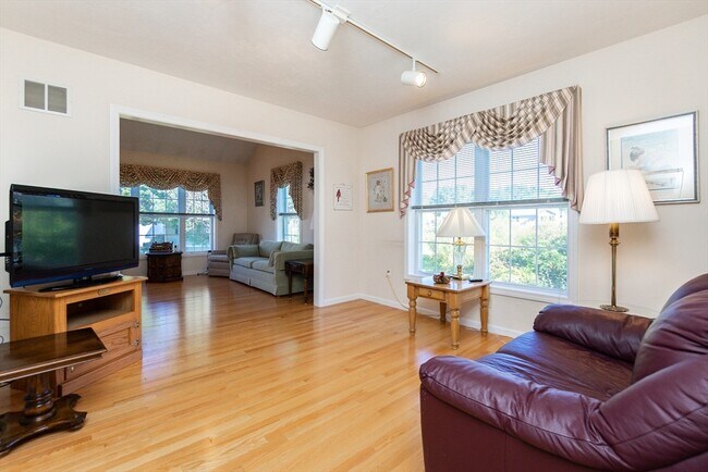 Building Photo - 37 Augusta Way