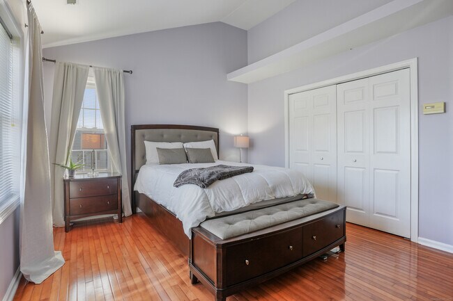 Building Photo - 1406 Pinnacle Way