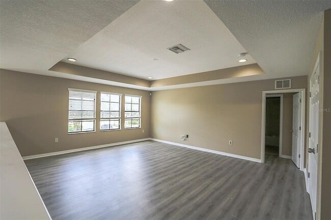 Building Photo - 1208 Oakcrest Dr