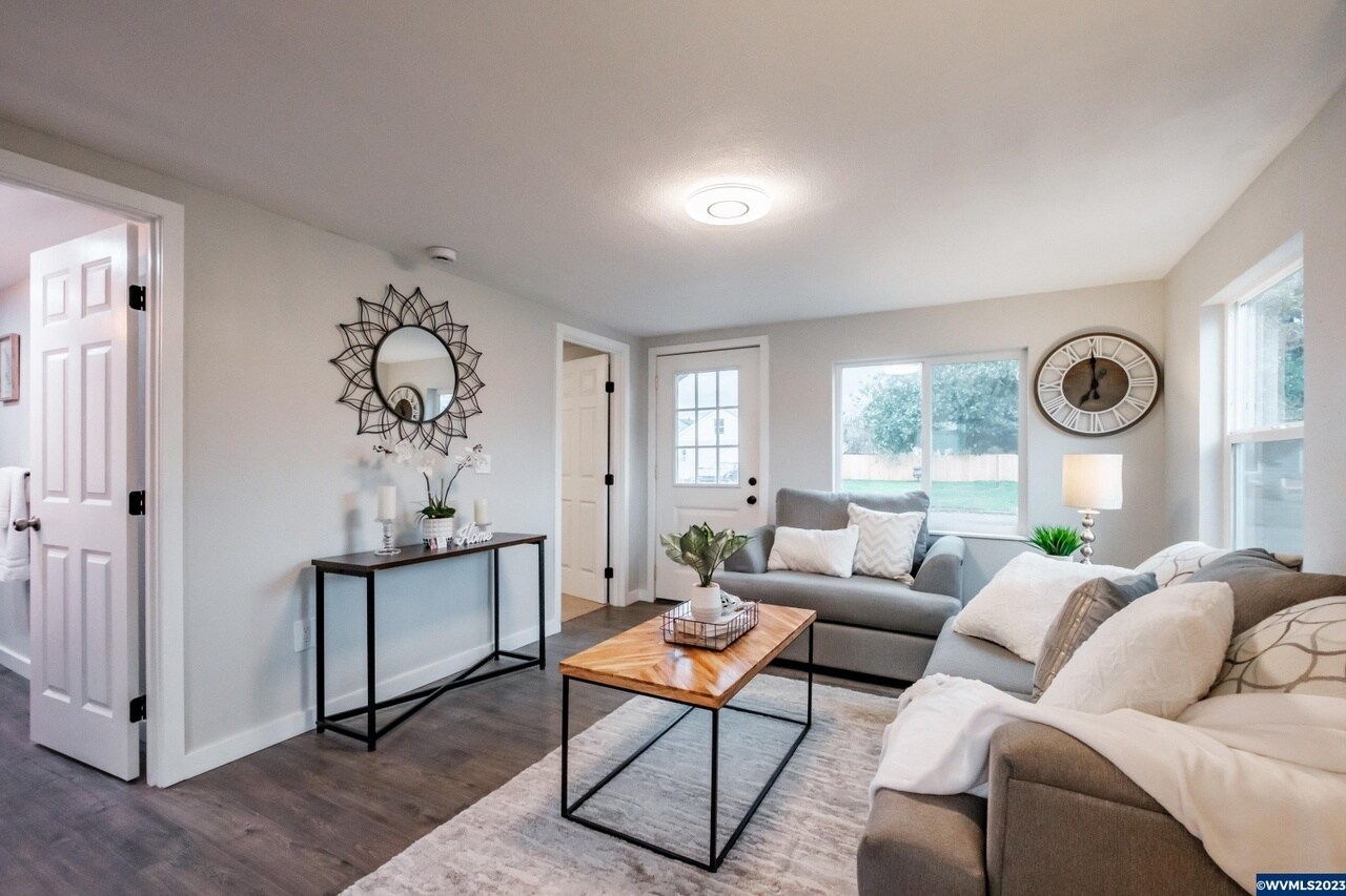 Building Photo - 440 S 6th St