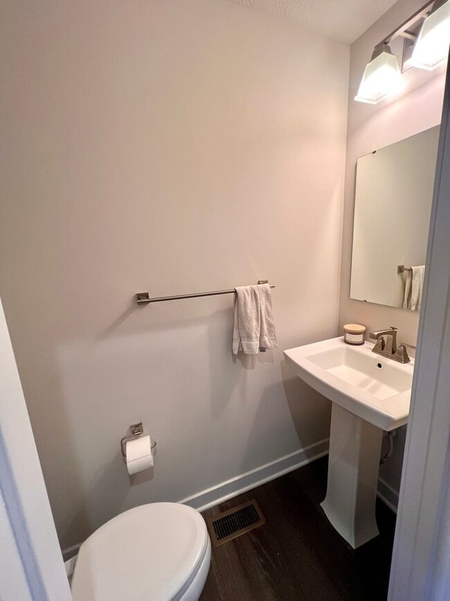 Building Photo - Sewickley - 4 Bedroom 3.5 Bathroom - End U...