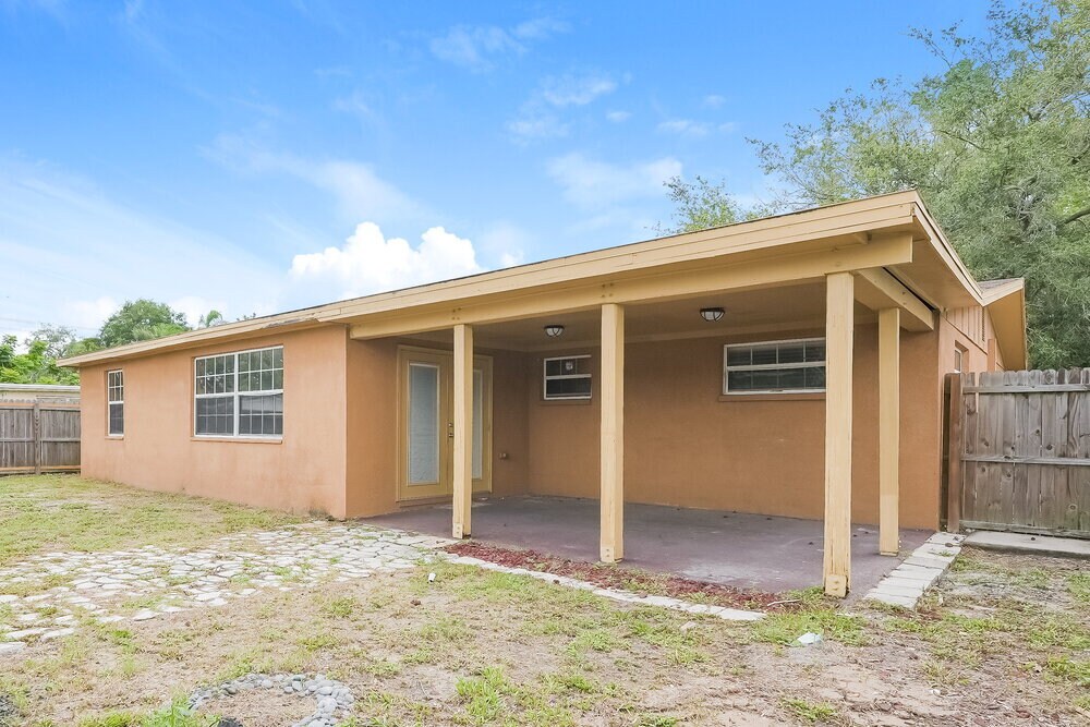 Building Photo - 6024 Boxwood Dr